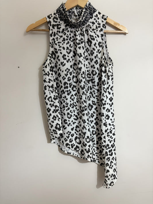 Sleeveless Monochrome Leopard Print Blouse